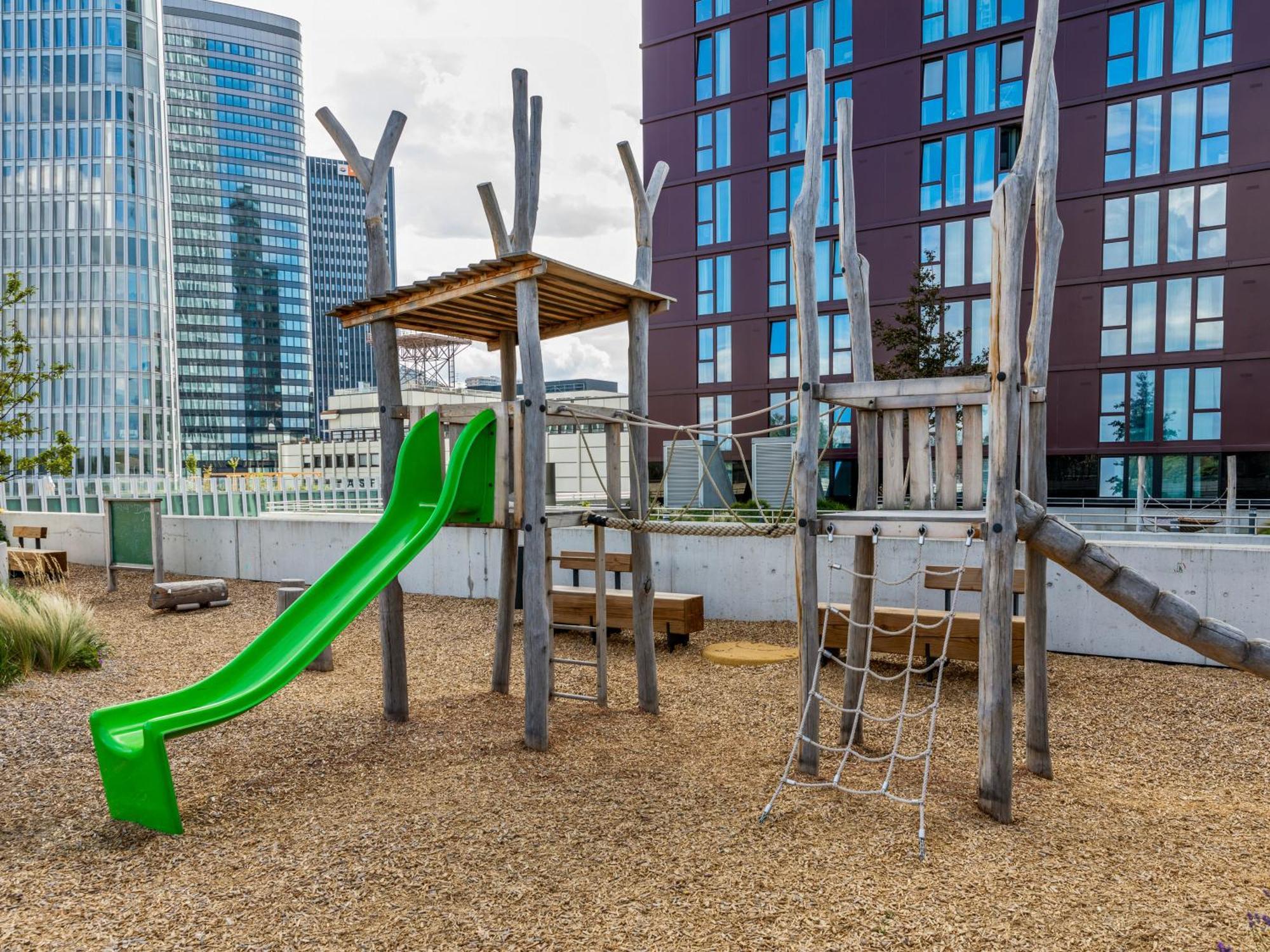 Sky9 Apartments District 3 Виена Екстериор снимка
